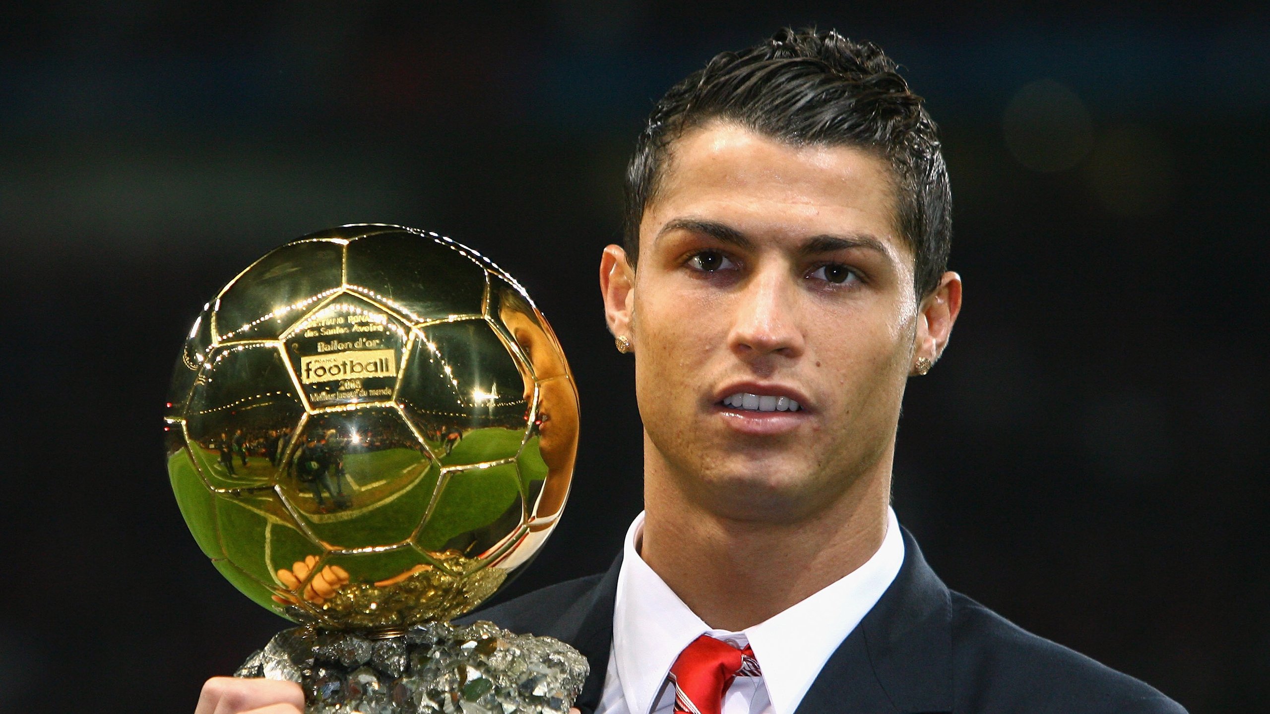 《Uzi：从无名到传奇，电竞梦想永不止步》，uzi在电竞圈的地位